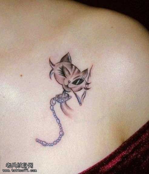肩部猫咪纹身图案