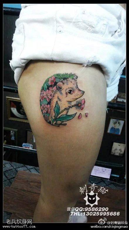 大腿上的花刺猬纹身图案