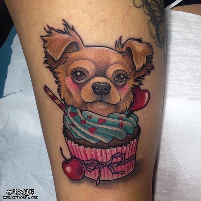 大腿的冰激凌狗狗纹身图案