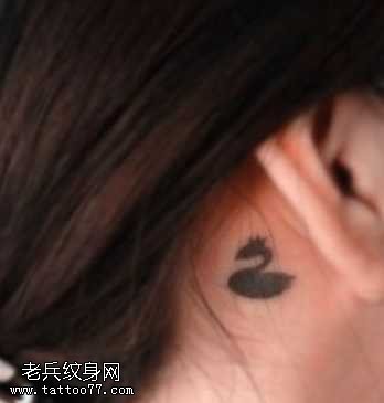 头部可爱图腾小天鹅纹身图案