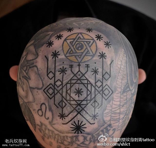 头部点刺迷宫纹身图案