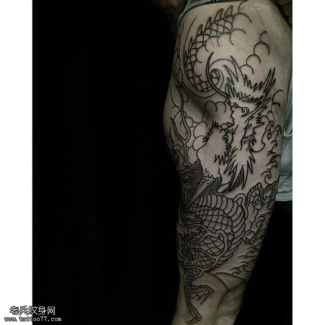 大腿点刺的麒麟纹身图案