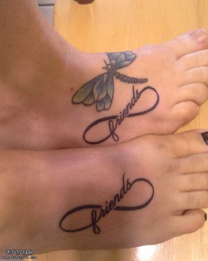 脚部情侣纹身图案