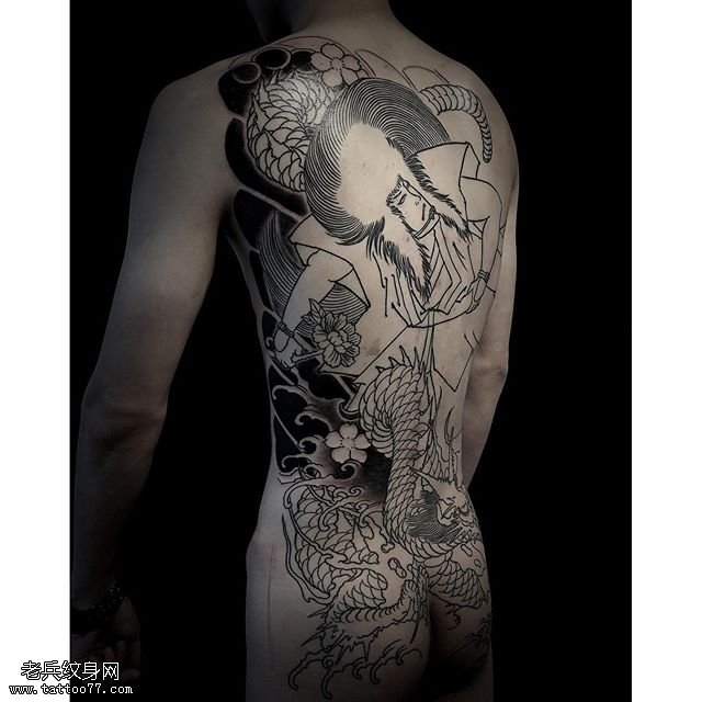 满背经典点刺线条龙纹身图案