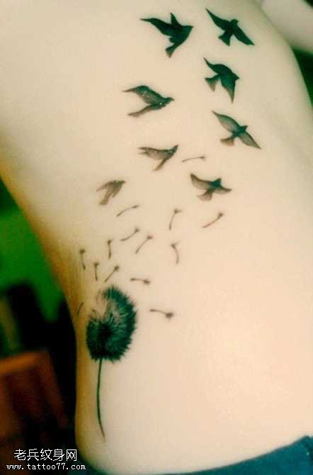 腰部蒲公英小鸟飞翔唯美纹身图案