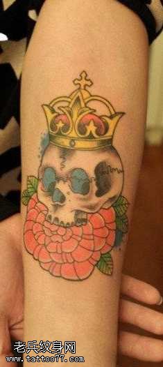 手臂好看的骷髅皇冠纹身图案