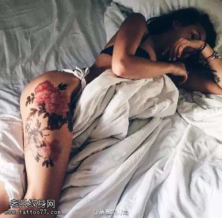 臀部大牡丹纹身图案