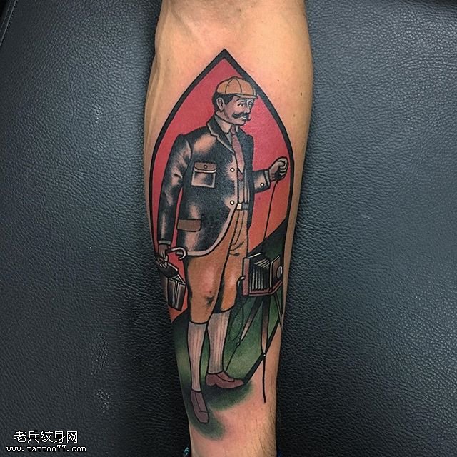 胳膊上的小胡子纹身图案缩略频道推荐图