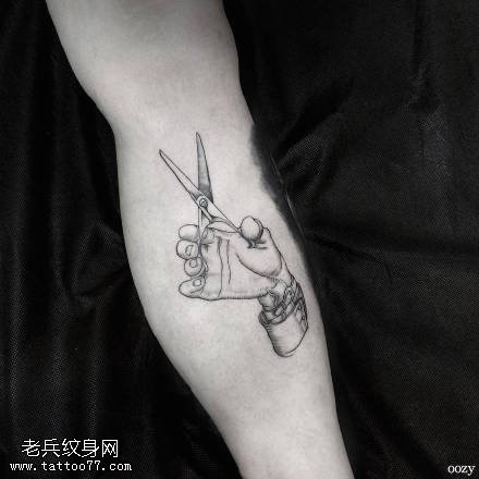 胳膊上的剪刀纹身图案