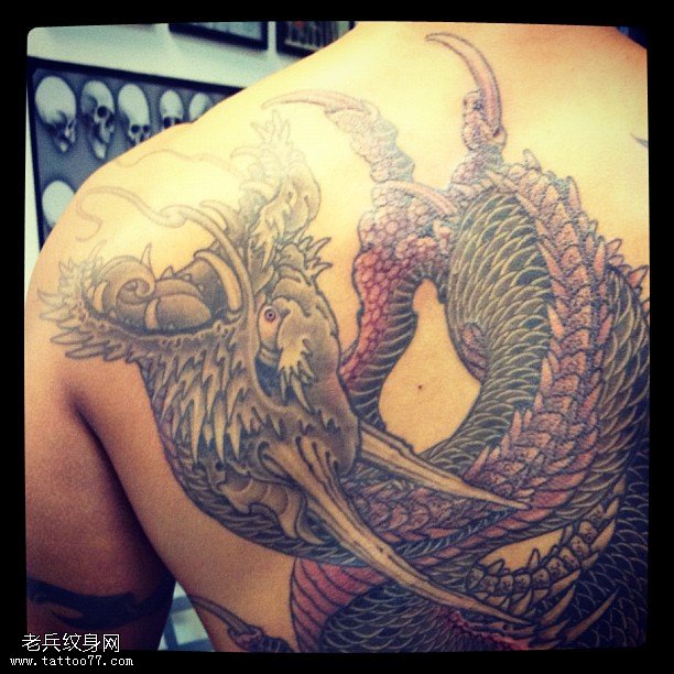 肩膀的麒麟纹身图案