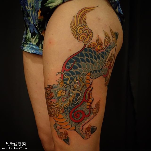 大腿的麒麟纹身图案