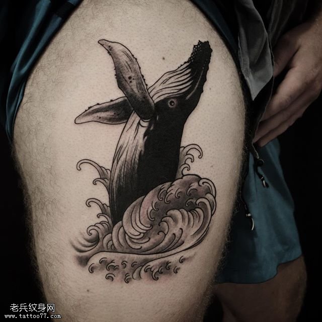 大腿的鲨鱼纹身图案