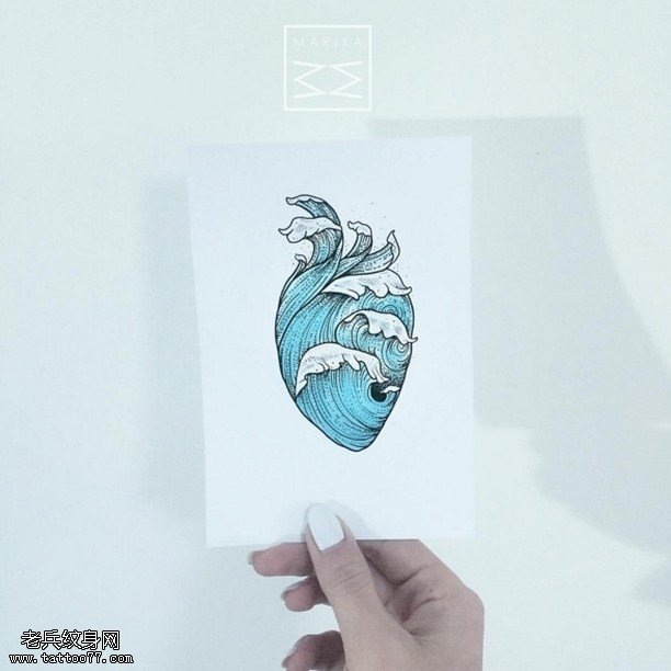 手稿心形海浪纹身图案