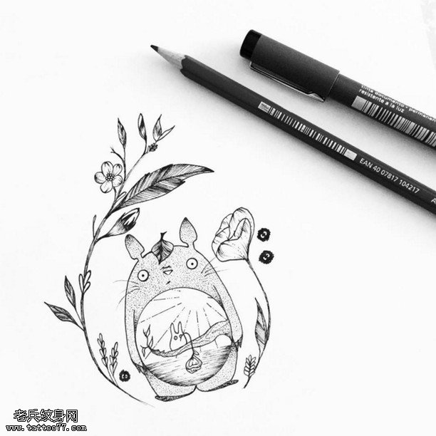 手稿的龙猫纹身图案