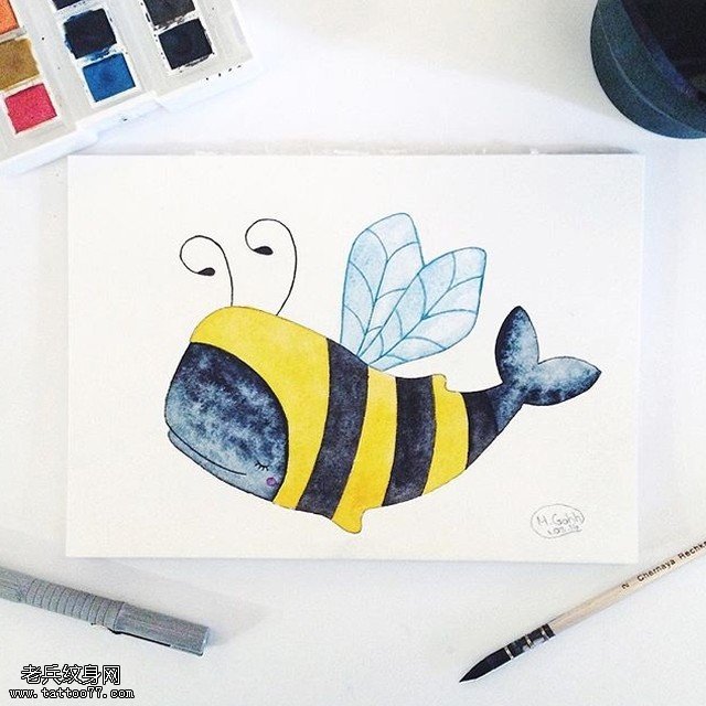 手稿小蜜蜂海豚纹身图案