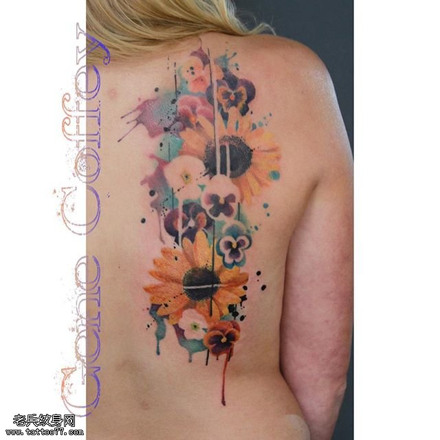 背部水彩太阳花纹身图案
