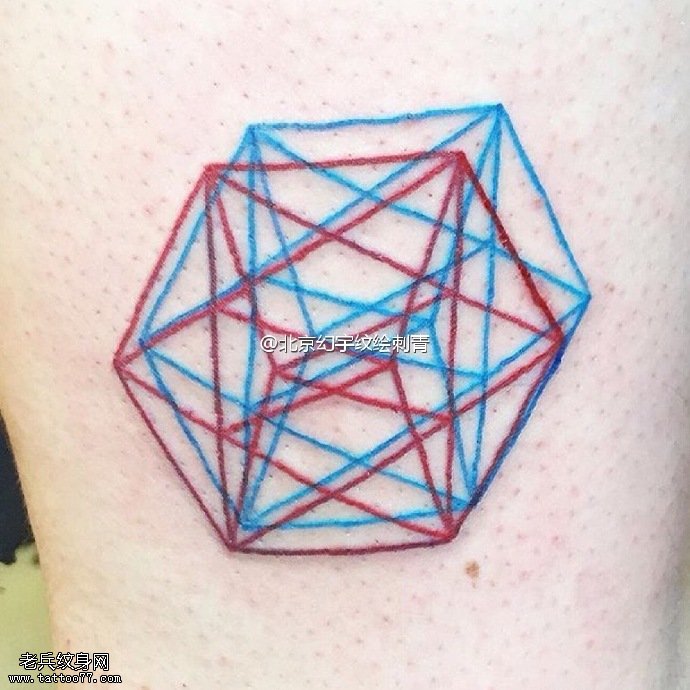 腿部线条点刺菱形纹身图案