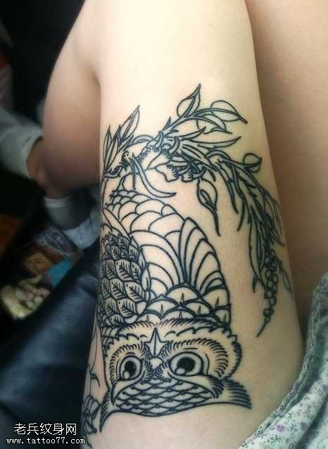腿部猫头鹰纹身图案
