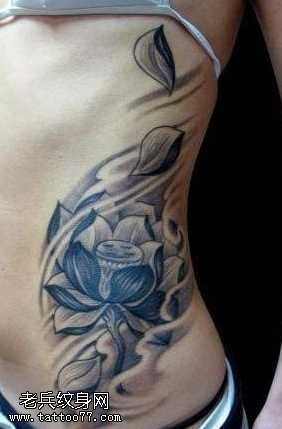 侧腰唯美的莲花纹身图案