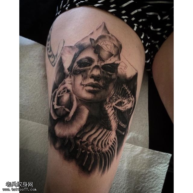 大腿上的玫瑰骨架纹身图案