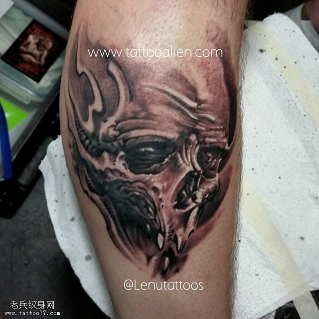 小腿经典骷髅纹身图案