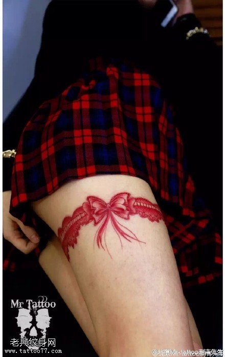 大腿的蕾丝蝴蝶结纹身图案