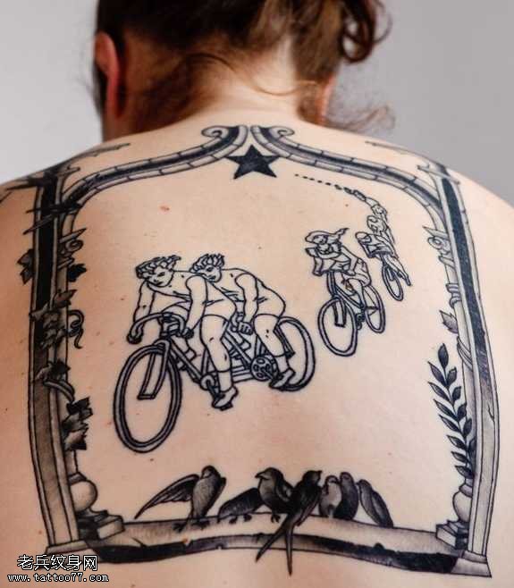 背部一幅自行车比赛纹身图案