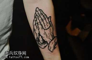 老人祈祷手图腾纹身图案