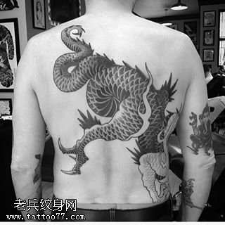 背部传统一条麒麟纹身图案