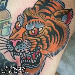 大腿的老虎纹身图案