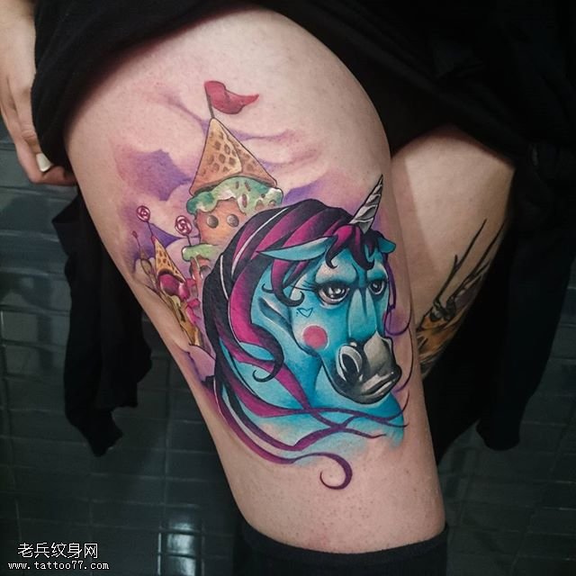 大腿上的卡通独角兽纹身图案