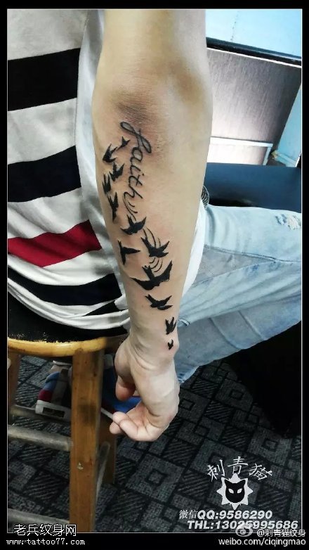 英文自由飞翔的小鸟纹身图案