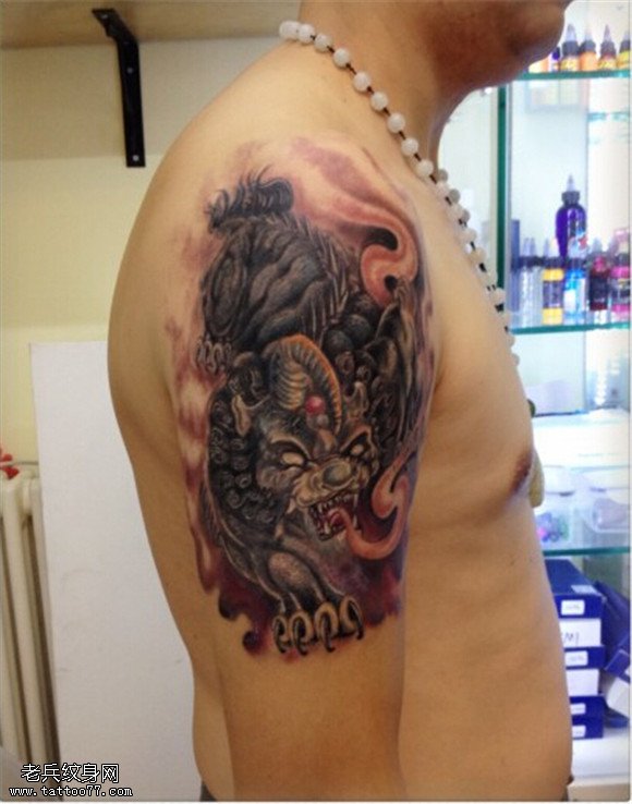 手臂传统貔貅纹身图片