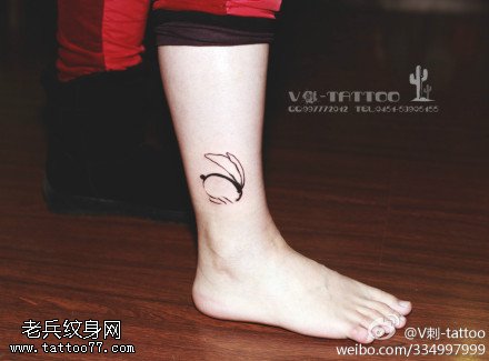 清新简单兔纹身图案