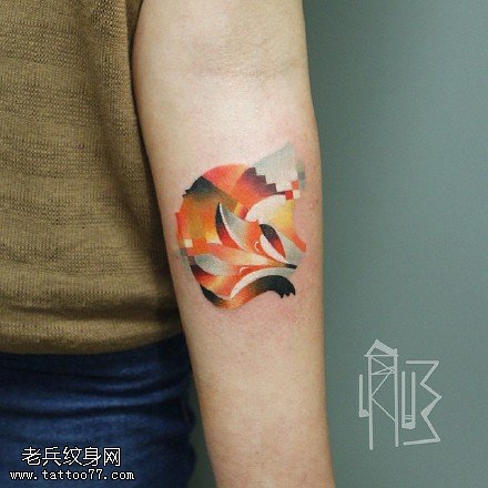 水墨彩绘小松鼠纹身图案