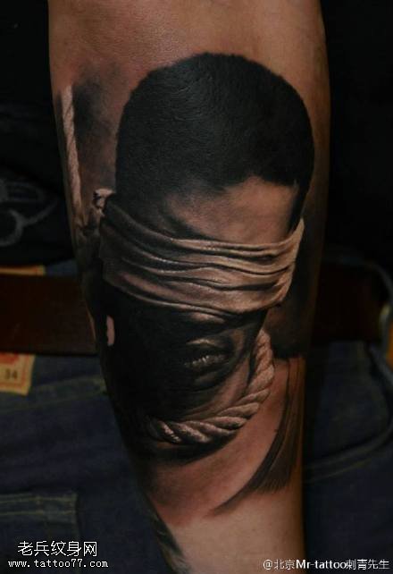 蒙面人物肖像纹身图案