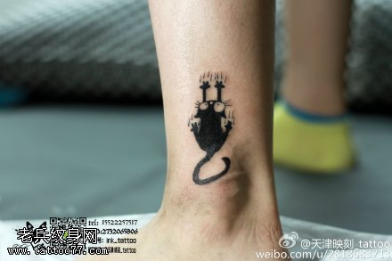 精致可爱的尖爪猫纹身图案
