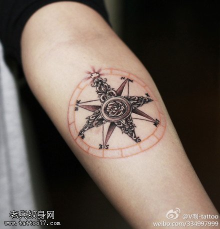 精致唯美指南针纹身图案