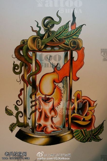 点燃蜡烛照亮他人手稿纹身图案