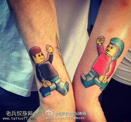 情侣的卡通人物纹身图案