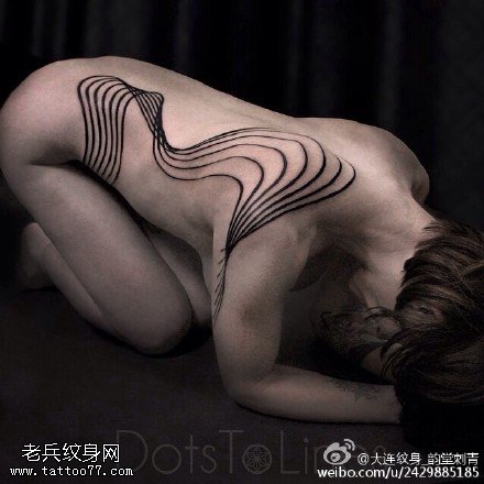 优美舞动的线条纹身图案
