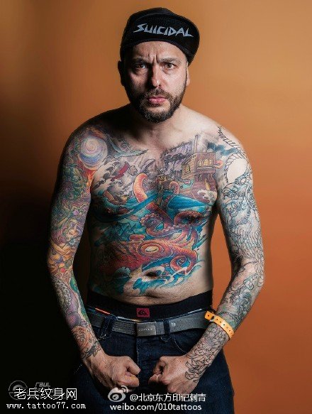 欧美风男人全胛纹身图案