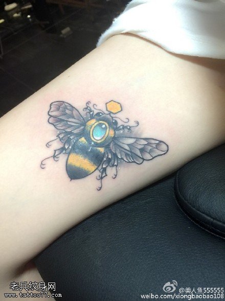 精美的小蜜蜂纹身图案