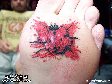 脚底水墨七星瓢虫纹身图案