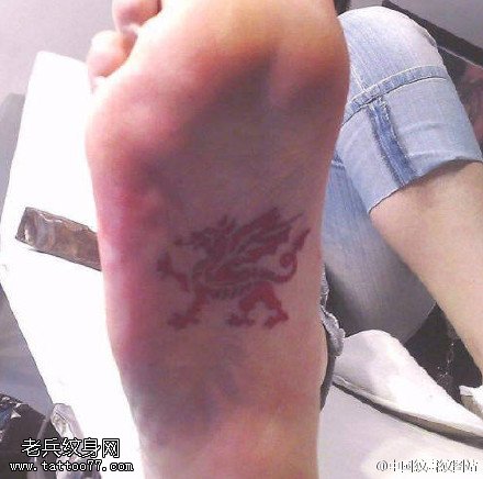 经典红色麒麟纹身图案