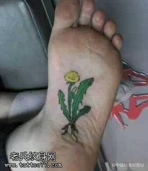 清爽的蒲公英花纹身图案