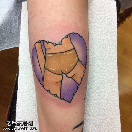 欧美风搞笑的心形纹身图案