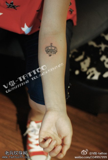 清新简单王冠纹身图案