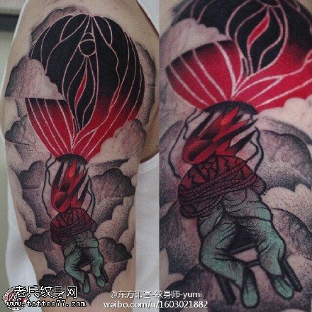 胳膊插画风格热气球纹身图案