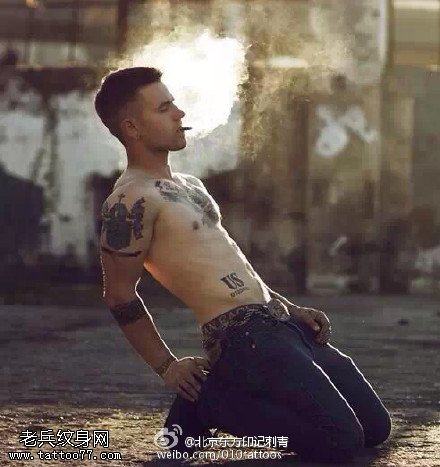 欧美男子时尚纹身图案